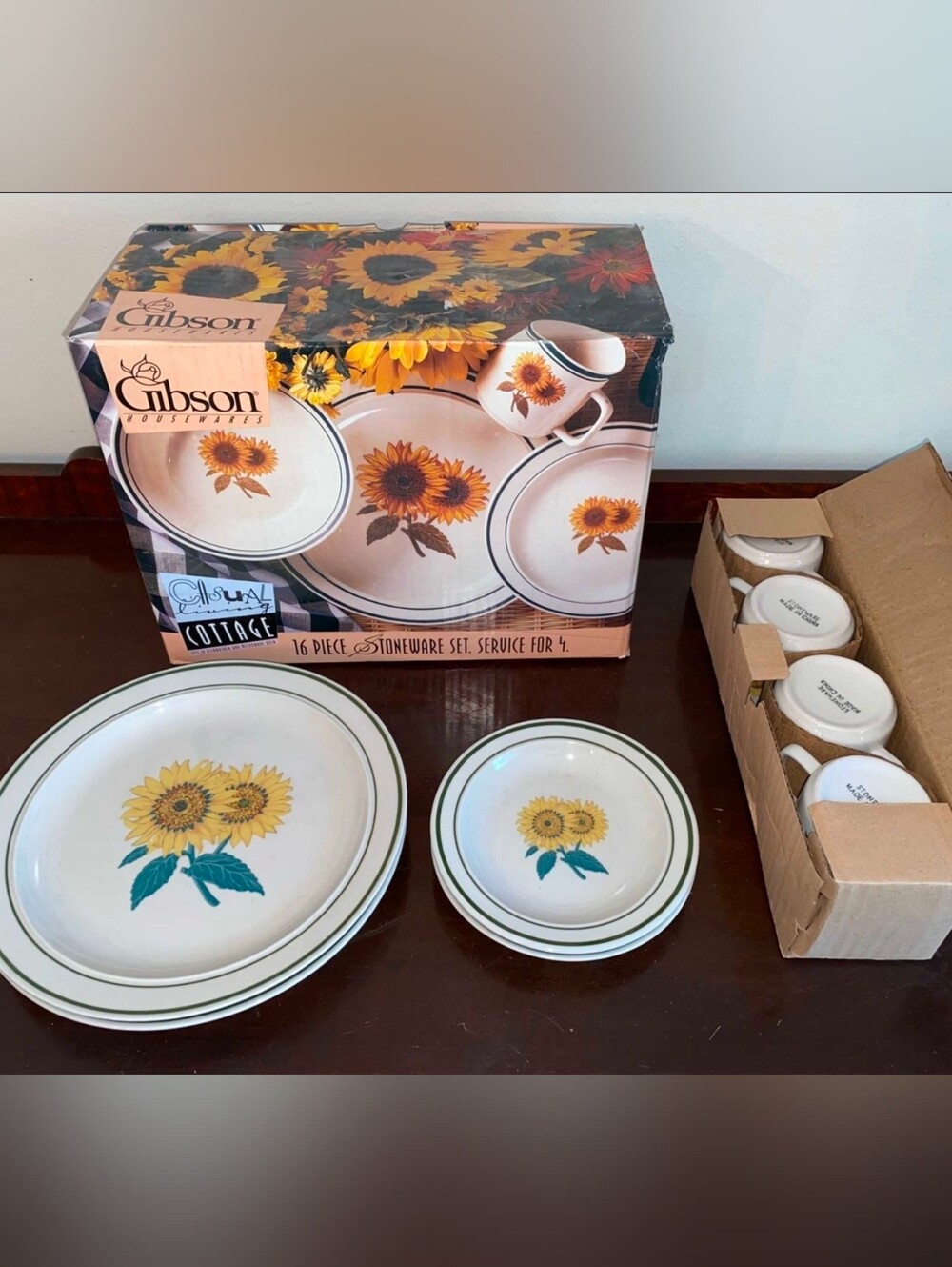 12pc Gibson Casual Living Cottage Sunflower Dinnerware Set Plates Bowls Mugs